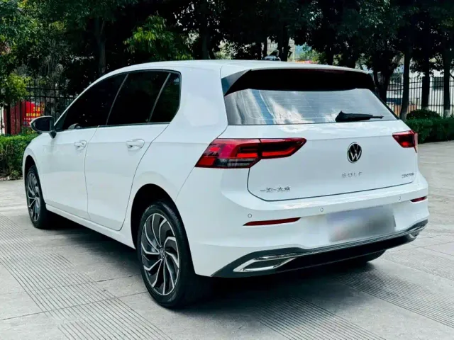 Volkswagen Golf — Фото автомобиля 5