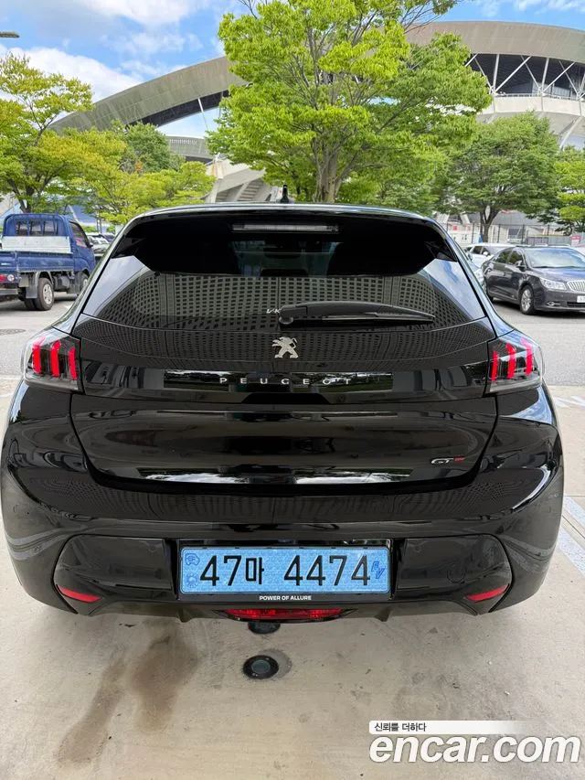 Peugeot 208 — Фото автомобиля 4