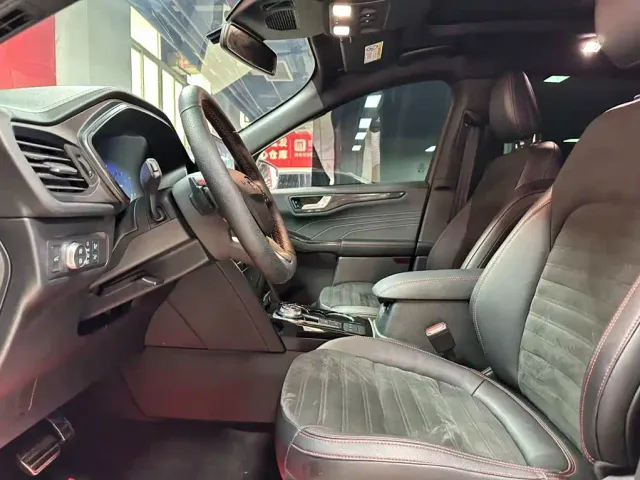 Ford Escape — Фото автомобиля 8