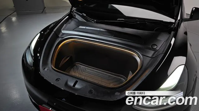 Tesla Model Y — Фото автомобиля 9