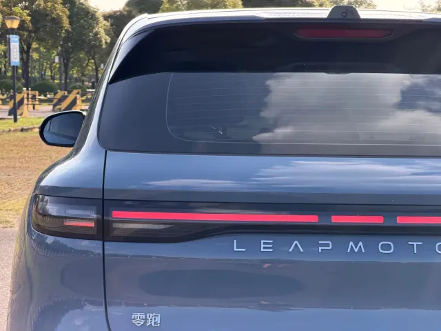 Leapmotor B10 — Фото автомобиля 9
