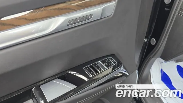 Cadillac Escalade 5th Gen — Фото автомобиля 30
