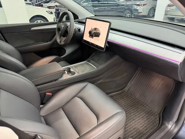 Tesla Model Y — Фото автомобиля 6
