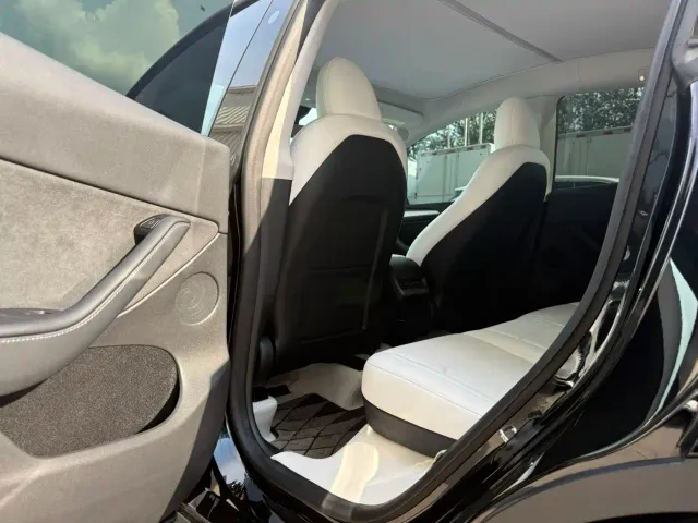 Tesla Model Y — Фото автомобиля 9
