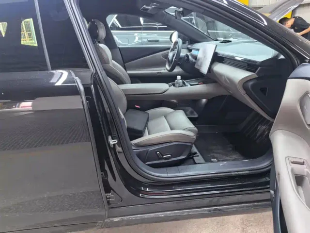 Lynk & Co Lynk & Co Z10 2025 71kWh 602km RWD Pro — Фото автомобиля 14