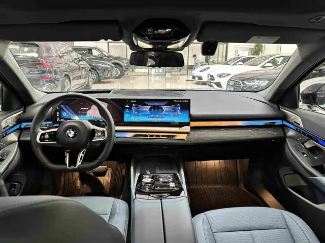 BMW 5 Series — Фото автомобиля 24