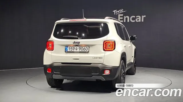 Jeep Renegade — Фото автомобиля 4