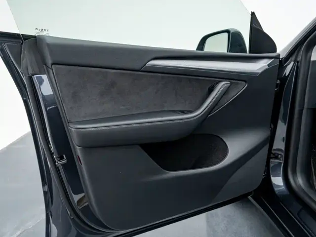 Tesla Model Y — Фото автомобиля 13