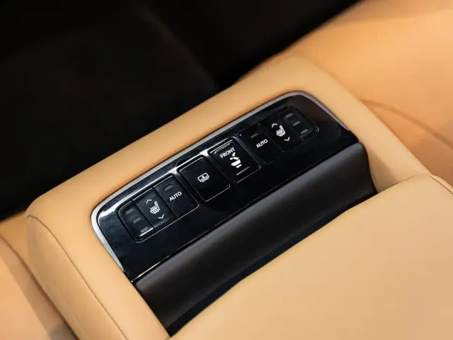 Lexus LS — Фото автомобиля 18
