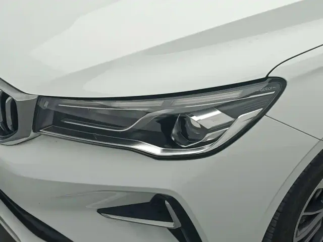 Geely Emgrand — Фото автомобиля 14