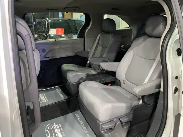 Toyota Granvia 2023 2.5L Hybrid Comfort Edition — Фото автомобиля 10