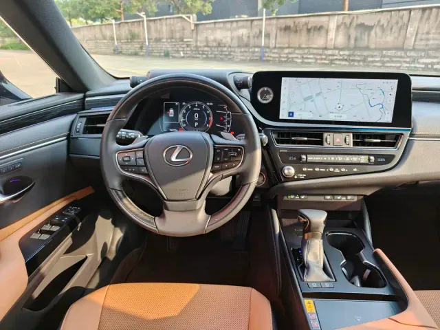 Lexus ES — Фото автомобиля 19