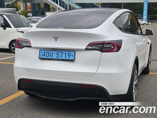 Tesla Model Y — Фото автомобиля 6