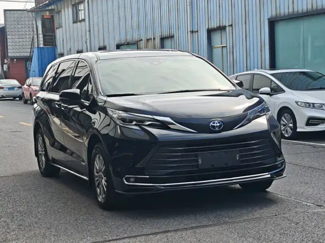 Toyota Sienna — Фото автомобиля 8