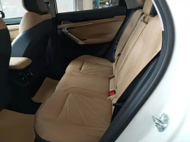 Geely Boyue L — Фото автомобиля 16