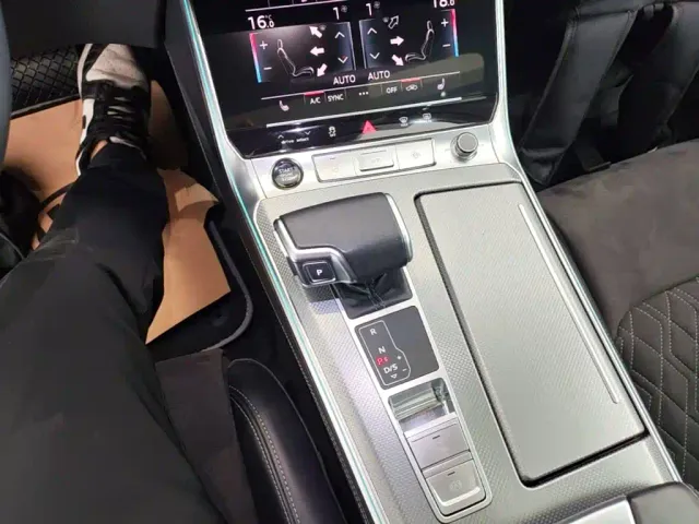 Audi A7L — Фото автомобиля 13