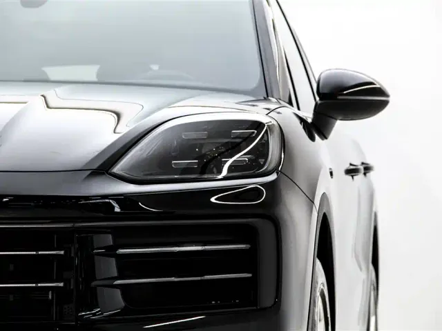 Porsche Cayenne — Фото автомобиля 10