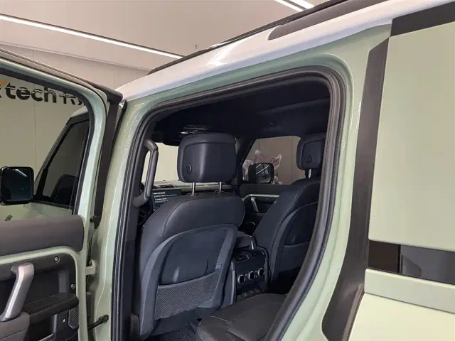 Land Rover Defender — Фото автомобиля 25