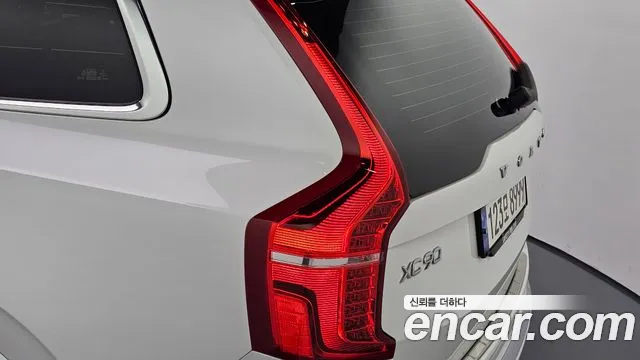 Вольво XC90 — Фото автомобиля 23