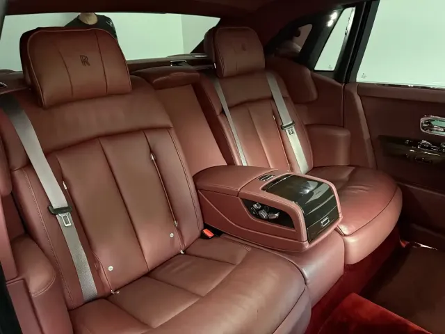Rolls-Royce Phantom — Фото автомобиля 5