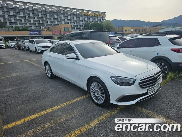 Mercedes-Benz E-Class — Фото автомобиля 2