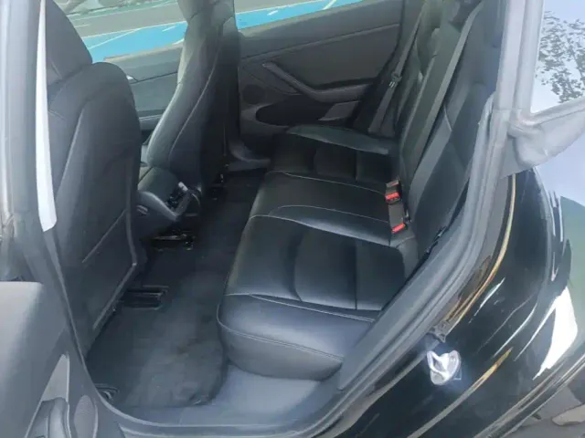 Tesla Model 3 — Фото автомобиля 11