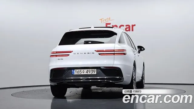 Genesis GV70 2.5T Бензин 2WD — Фото автомобиля 4