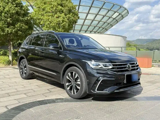 Volkswagen Tiguan L — Фото автомобиля 10