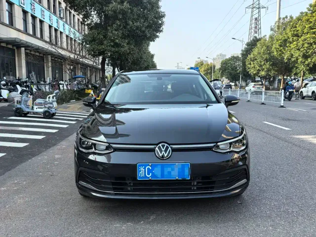 Volkswagen Golf — Фото автомобиля 2