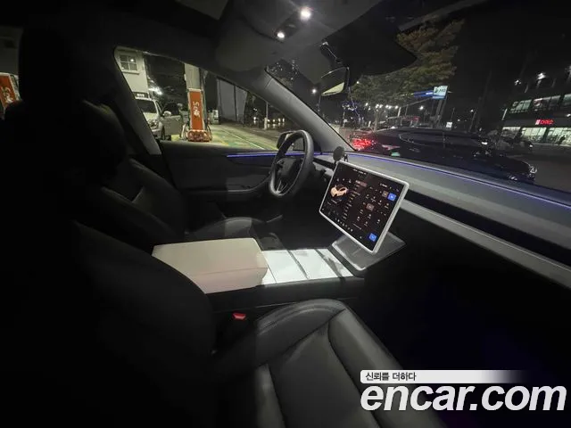 Tesla Model Y — Фото автомобиля 8