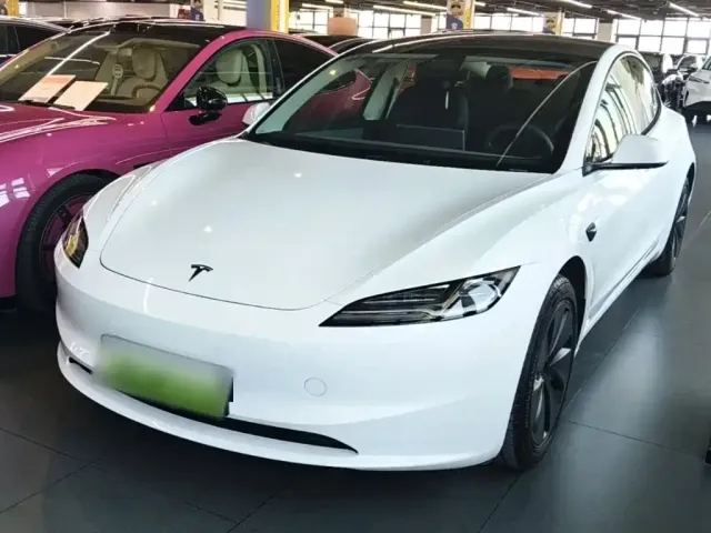 Фотография автомобиля — Tesla Model 3