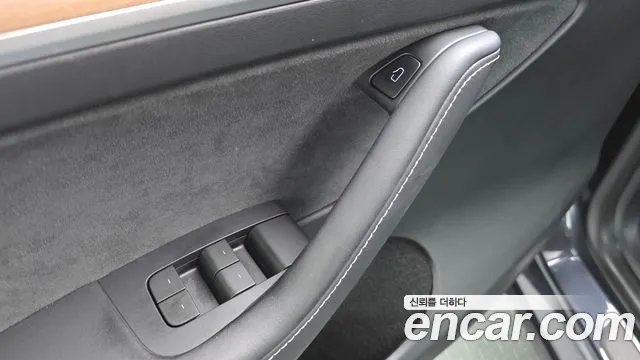 Tesla Model Y — Фото автомобиля 26
