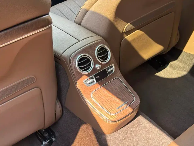 Mercedes-Benz E-Class — Фото автомобиля 17