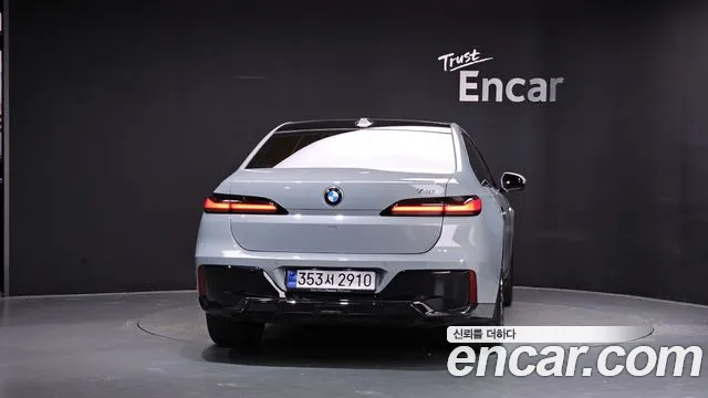 BMW 7 Series G70 — Фото автомобиля 4