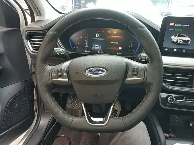 Ford Focus — Фото автомобиля 10