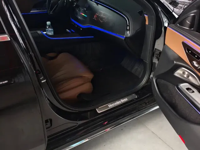 Mercedes-Benz E-Class — Фото автомобиля 4