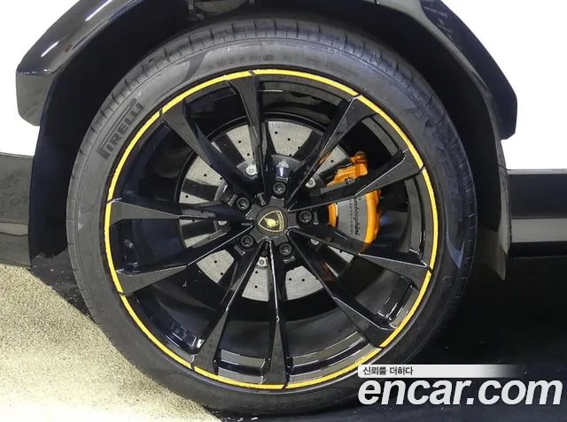 Lamborghini Urus — Фото автомобиля 11
