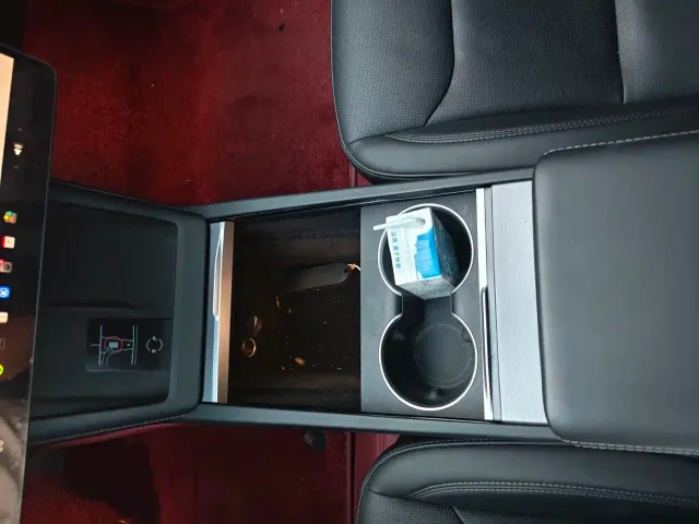 Tesla Model 3 — Фото автомобиля 20