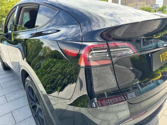 Tesla Model Y — Фото автомобиля 14