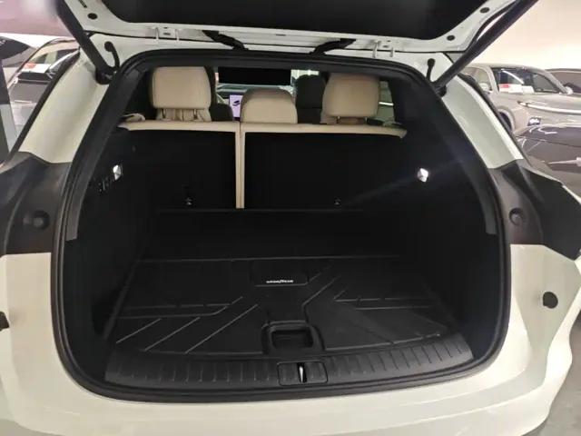 Li Auto i6 — Фото автомобиля 18