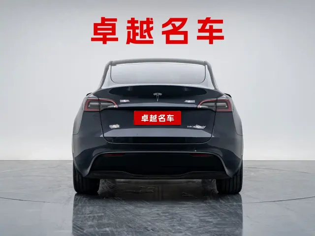 Tesla Model Y — Фото автомобиля 5