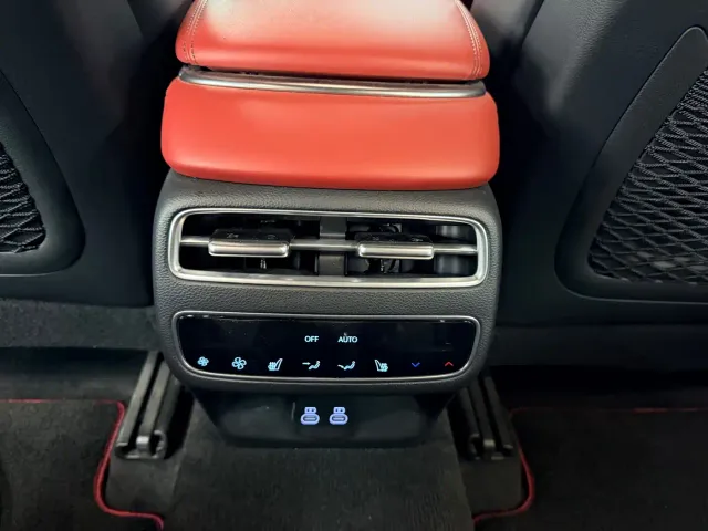 Genesis GV70 — Фото автомобиля 15