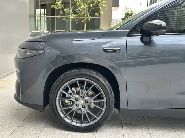 Leapmotor C10 — Фото автомобиля 5