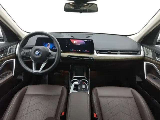 BMW iX1 — Фото автомобиля 5