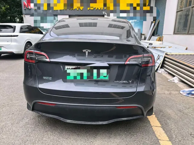 Tesla Model Y — Фото автомобиля 5