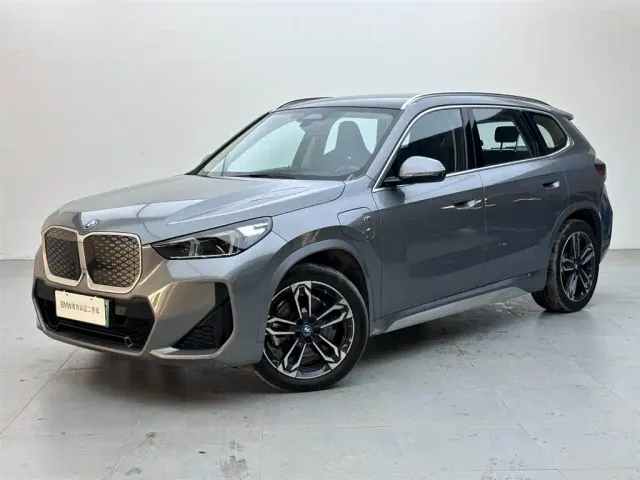Фотография автомобиля — BMW iX1