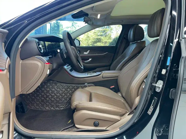 Mercedes-Benz E-Class — Фото автомобиля 16