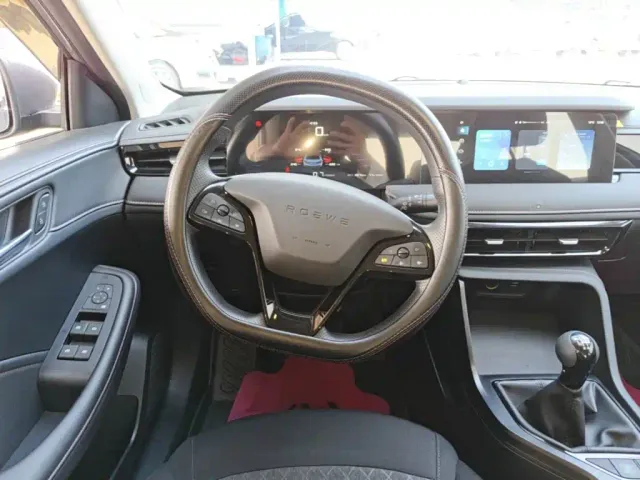 Roewe i5 — Фото автомобиля 10