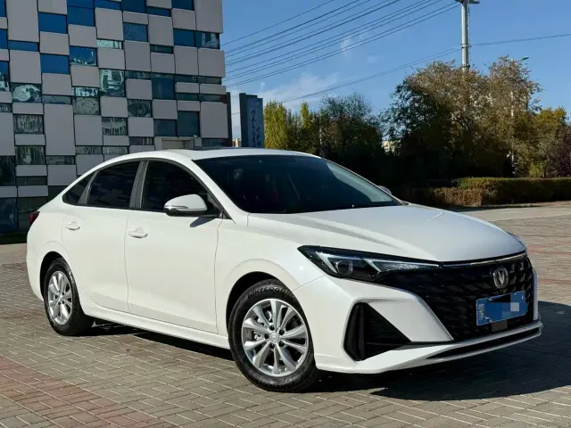 Changan Eado — Фото автомобиля 3