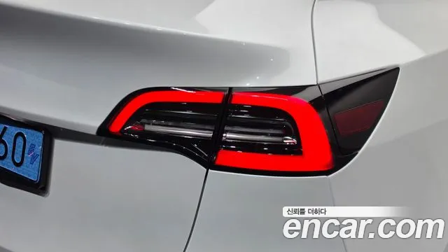 Tesla Model Y — Фото автомобиля 8